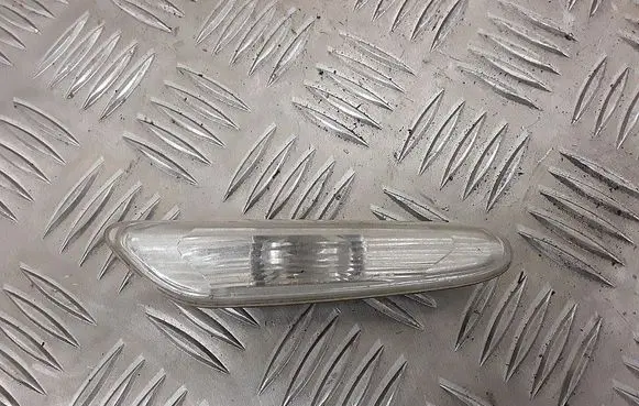 Front fender indicator light