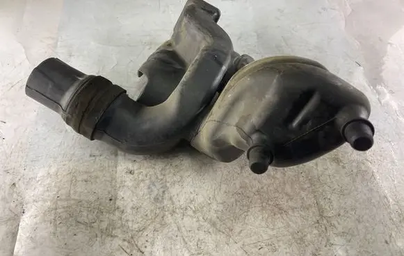 Chrysler 300 - 300C Intake resonator 04591871ab