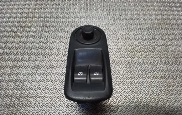 Opel Vivaro Electric window control switch 8200011867
