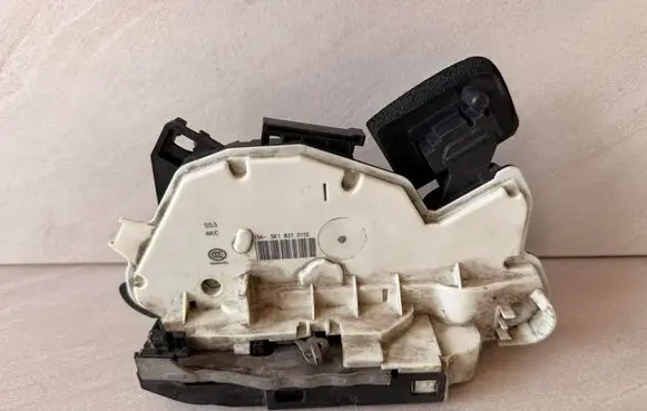 Seat Alhambra (Mk2) Front door lock 5K1837015E