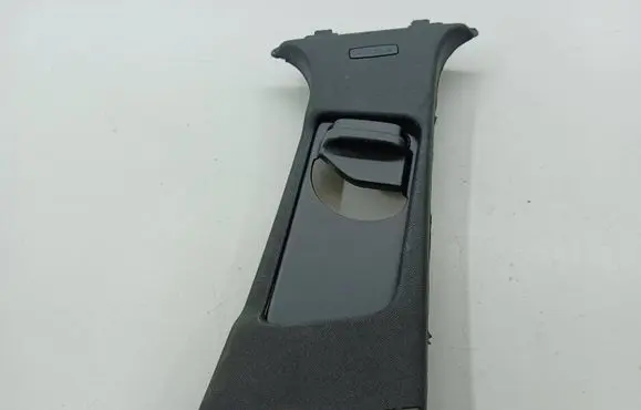 Mercedes-Benz C W204 (B) pillar trim (top) A2048600230