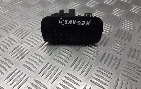 Renault Megane II A set of switches 8200079020