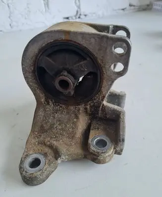Mitsubishi Eclipse Engine mount bracket