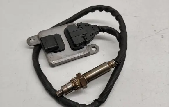 Mercedes-Benz C W205 Lambda probe sensor A0009051512 0009051512
