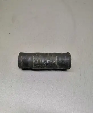 Volkswagen Golf IV Engine coolant pipe/hose 059121073A