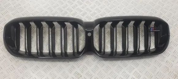BMW M5 F90 Front bumper upper radiator grill