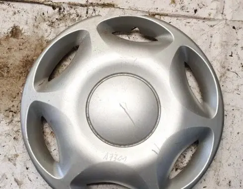 Audi 80 90 S2 B4 R15 wheel hub/cap/trim 
