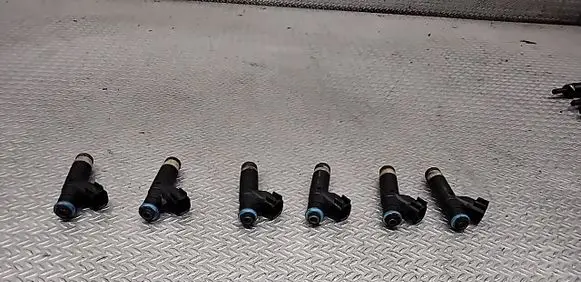 Chrysler Voyager Fuel injectors set 04861238AB