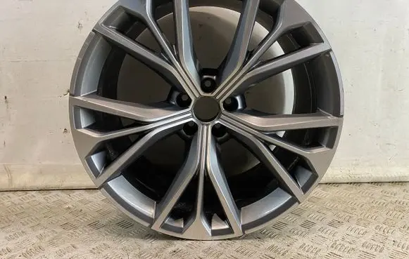 Audi Q8 R21 alloy rim 4M8601025S