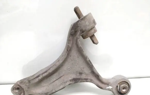 Volvo XC70 Front lower control arm/wishbone 08646375