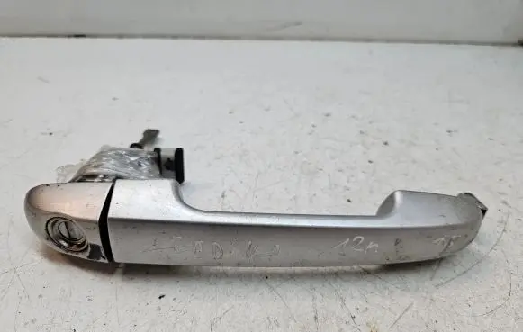 KIA Pro Cee'd I Front door exterior handle
