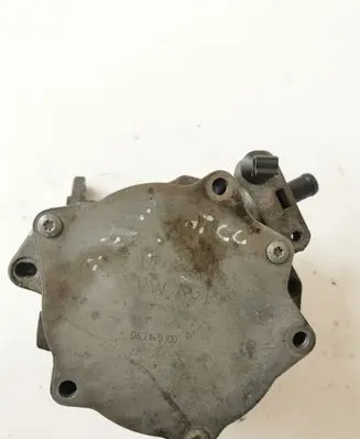 Volkswagen PASSAT CC Vacuum pump 06J145100