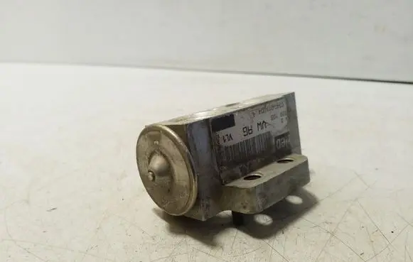 Volkswagen Golf V Air conditioning (A/C) expansion valve 1K0820679