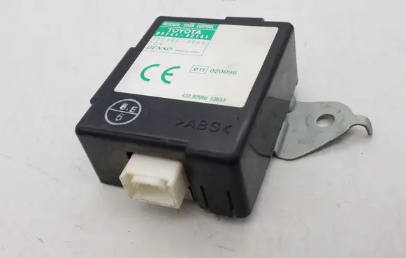 Toyota Avensis T250 Door central lock control unit/module 8974142151 2513000060