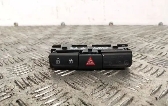 Opel Zafira C Hazard light switch 20934759