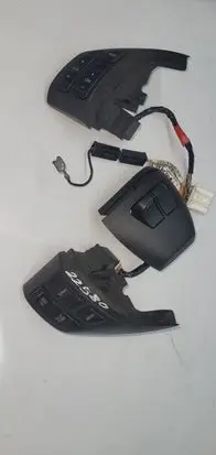 Steering wheel buttons/switches