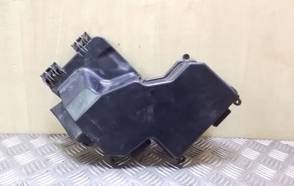 Audi A6 S6 C6 4F Fuse box cover 4F2937576