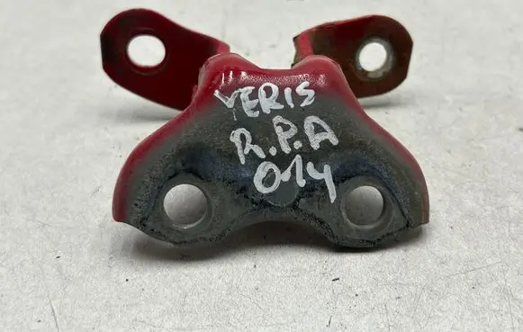 Toyota Yaris Front door lower hinge 
