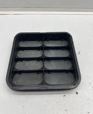 Audi Q7 4M Quarter panel pressure vent 4M0819181B