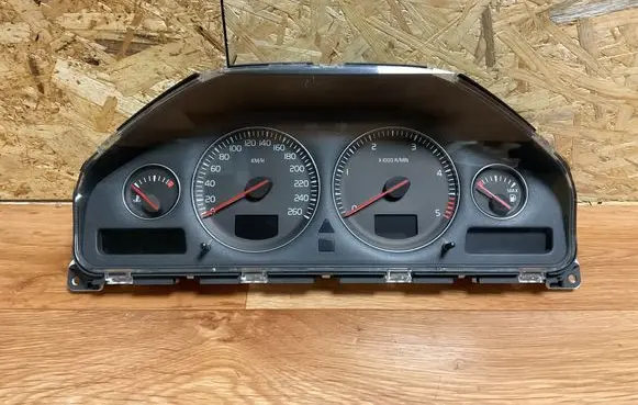 Volvo V70 Speedometer (instrument cluster) 30746102 8602885 69594700T