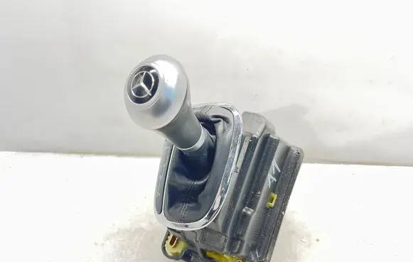 Mercedes-Benz C W203 Gear shifter/selector A2032678524