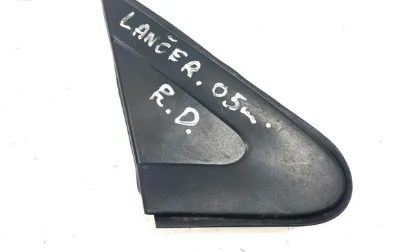 Fender trim (molding)