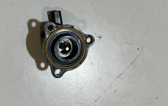 Ford Mustang VI Turbo solenoid valve CJ5G9U465BA