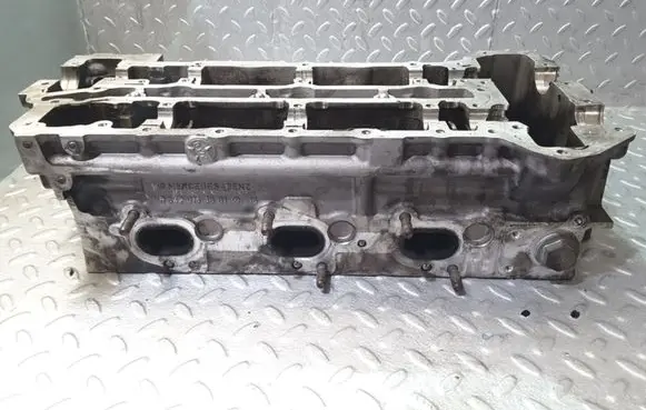 Mercedes-Benz S W221 Engine head R6420163601 A64201015500 6420163601