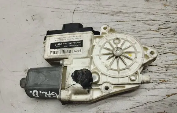 BMW X3 E83 Rear door window regulator motor 69259662 S007083008