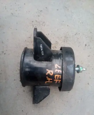 Nissan Leaf I (ZE0) Engine mount bracket