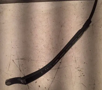 Front wiper blade arm