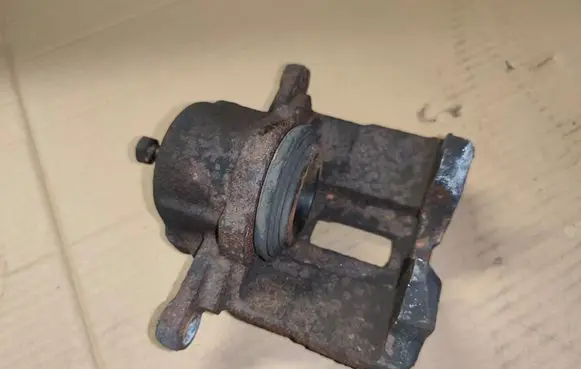 Chrysler PT Cruiser Front brake caliper 