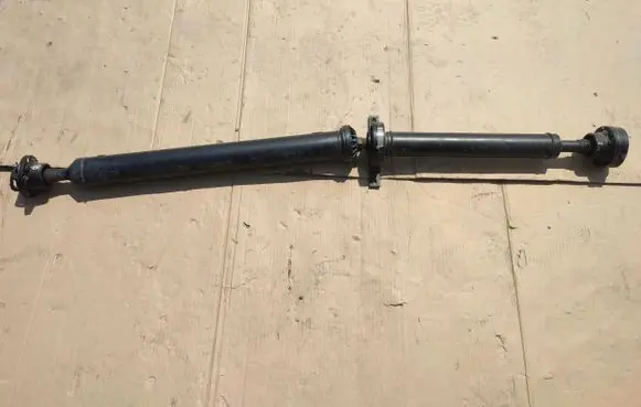 Jaguar F-Pace Middle center prop shaft T4A1868