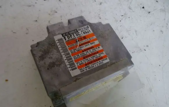 Suzuki Grand Vitara II Airbag control unit/module 3891065J50