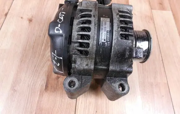 Toyota Avensis T270 Generator/alternator 270600R080