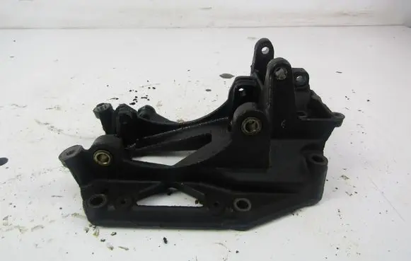 Citroen Xsara Picasso Generator/alternator bracket 