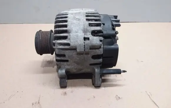 Skoda Octavia Mk2 (1Z) Generator/alternator 06F903023C