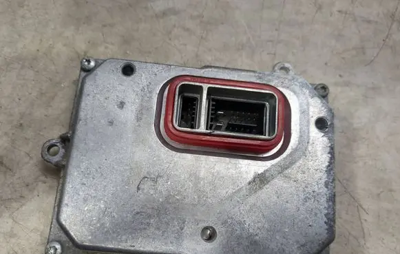 Volvo C30 Headlight ballast module Xenon 1307329098 10EEG060084
