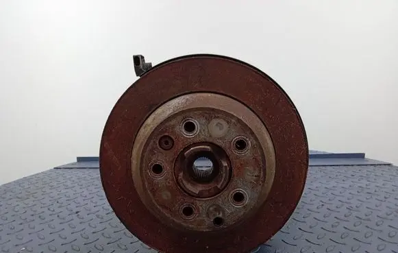 Audi Q7 4L Front wheel hub spindle knuckle 7L8505435