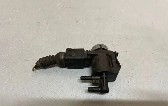 Audi A4 S4 B6 8E 8H Turbo solenoid valve 1J0906283C