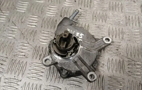Toyota Avensis T270 Vacuum pump 293000W030
