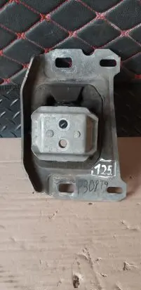 Peugeot 308 Gearbox mounting bracket 9812667680
