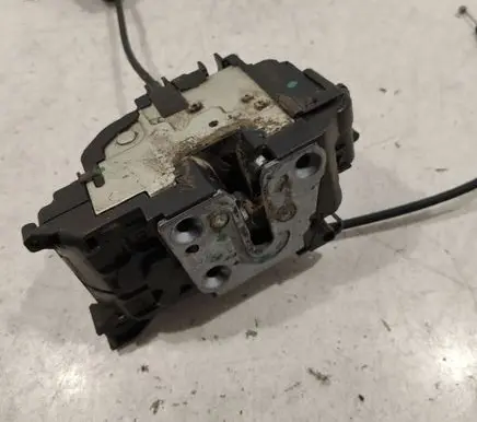 Renault Megane III Front door lock 805020001R