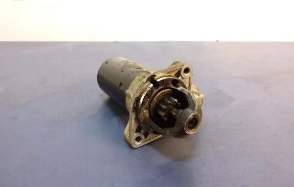 BMW 5 E60 E61 Starter motor 7515390