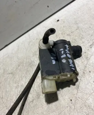 Hyundai i30 Windscreen/windshield washer pump 985102L100
