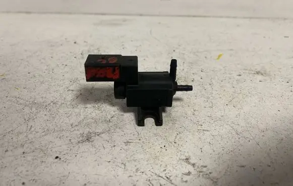 Volkswagen PASSAT B6 Turbo solenoid valve 037906283D 72809800