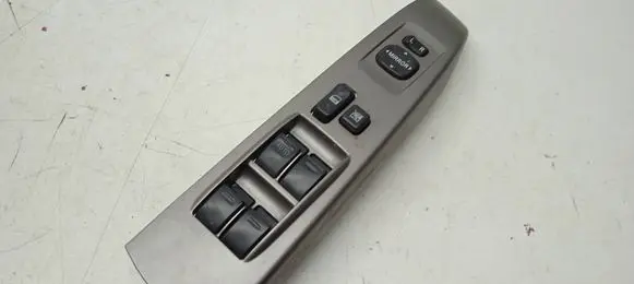Toyota Prius (XW20) Electric window control switch 8482047021