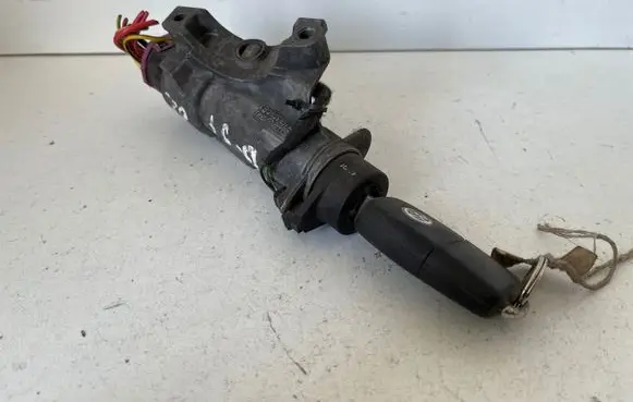 Volkswagen PASSAT B5 Ignition lock 4B0905851A