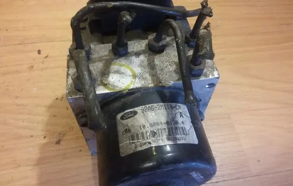 Ford Focus ABS Pump 98AG2M110CA
