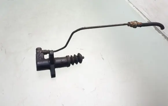 Volvo S40, V40 Clutch slave cylinder 